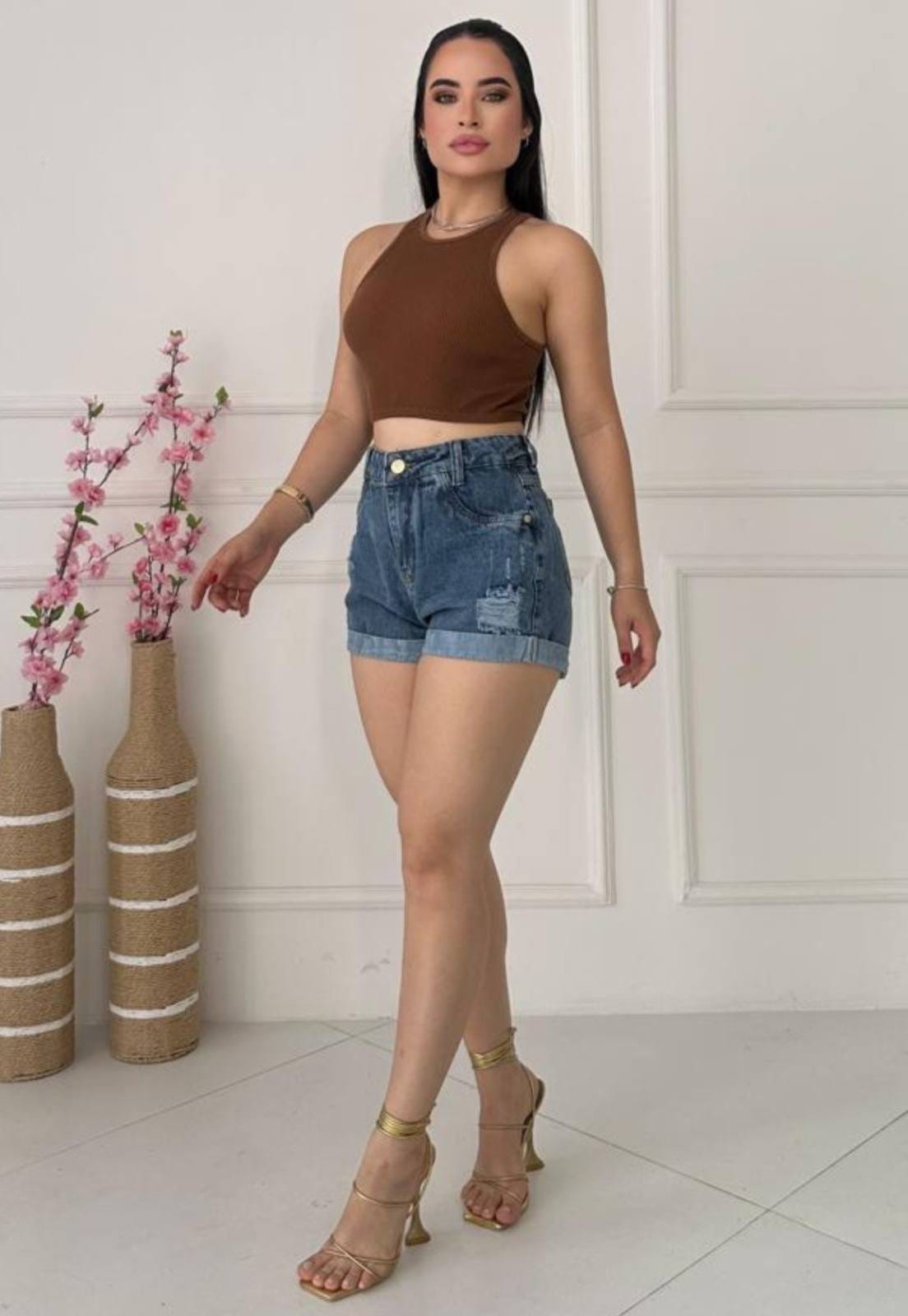 Vista 2 Shorts Jeans Marmorizado Feminino Cintura Alta com Barra Dobrada Detalhes Destroyed CCW CENTRAL CAPITAL WEAR azul