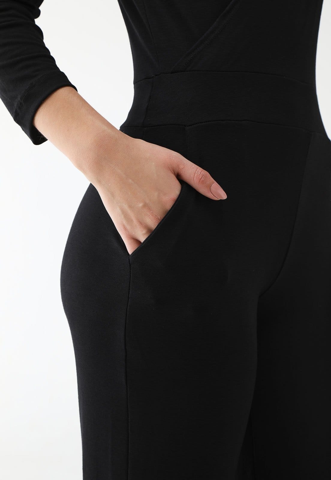 Vista 2 Macacão Viscolycra Maria Paes Transpassado manga 7/8 Maria Paes preto