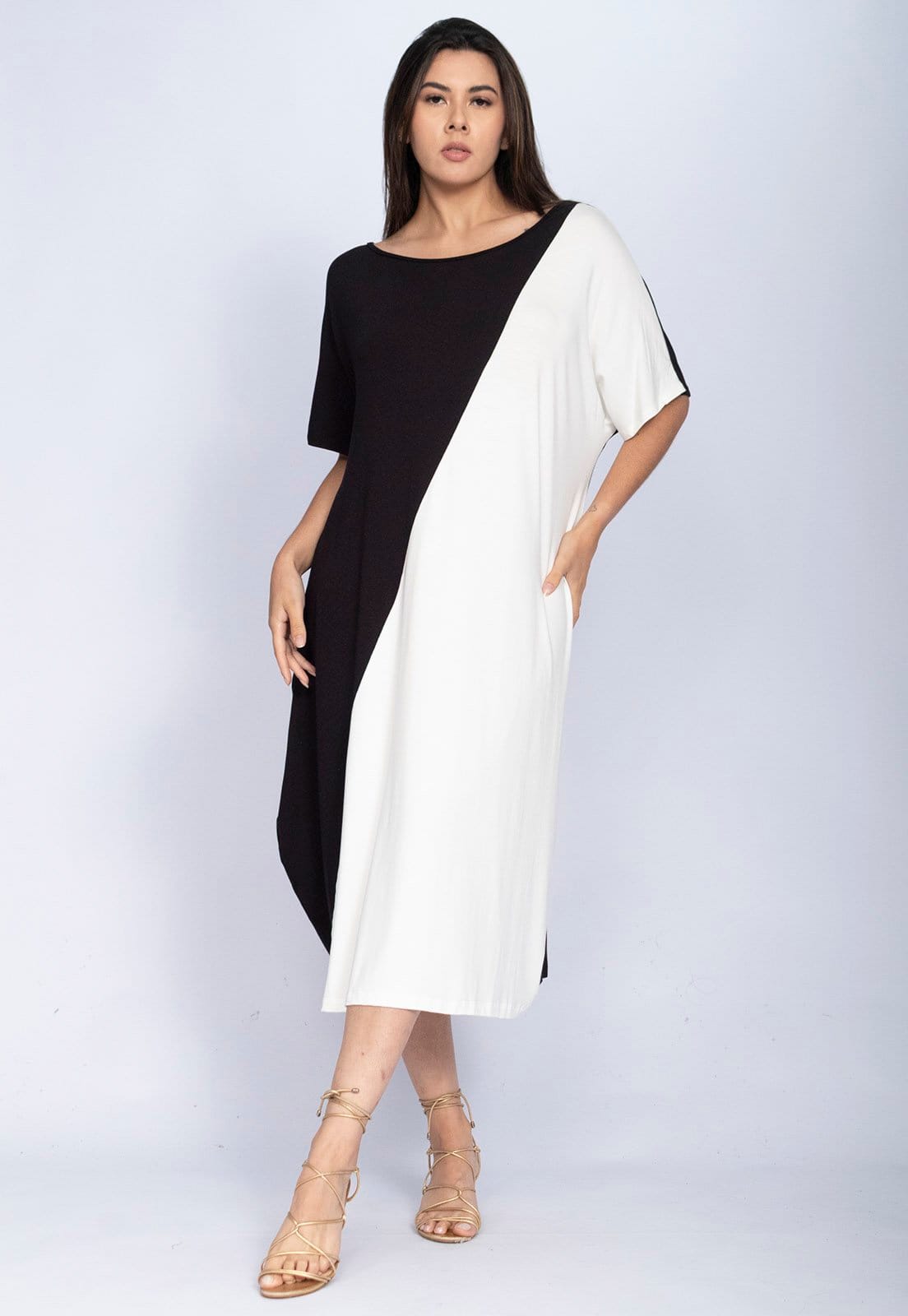 Vista 2 Vestido Amazonia Vital Midi Malha Amplo Bicolor e Amazonia Vital branco/preto
