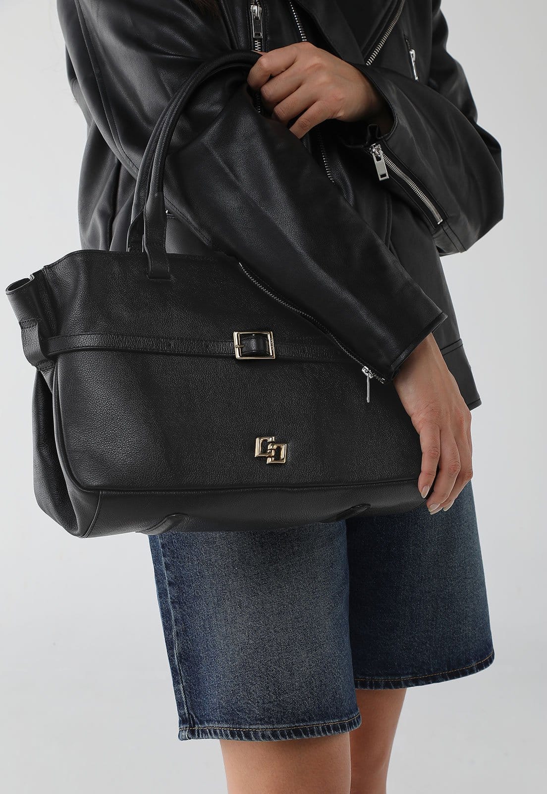 Bolsa Feminina Colcci Logo Metálico Preta