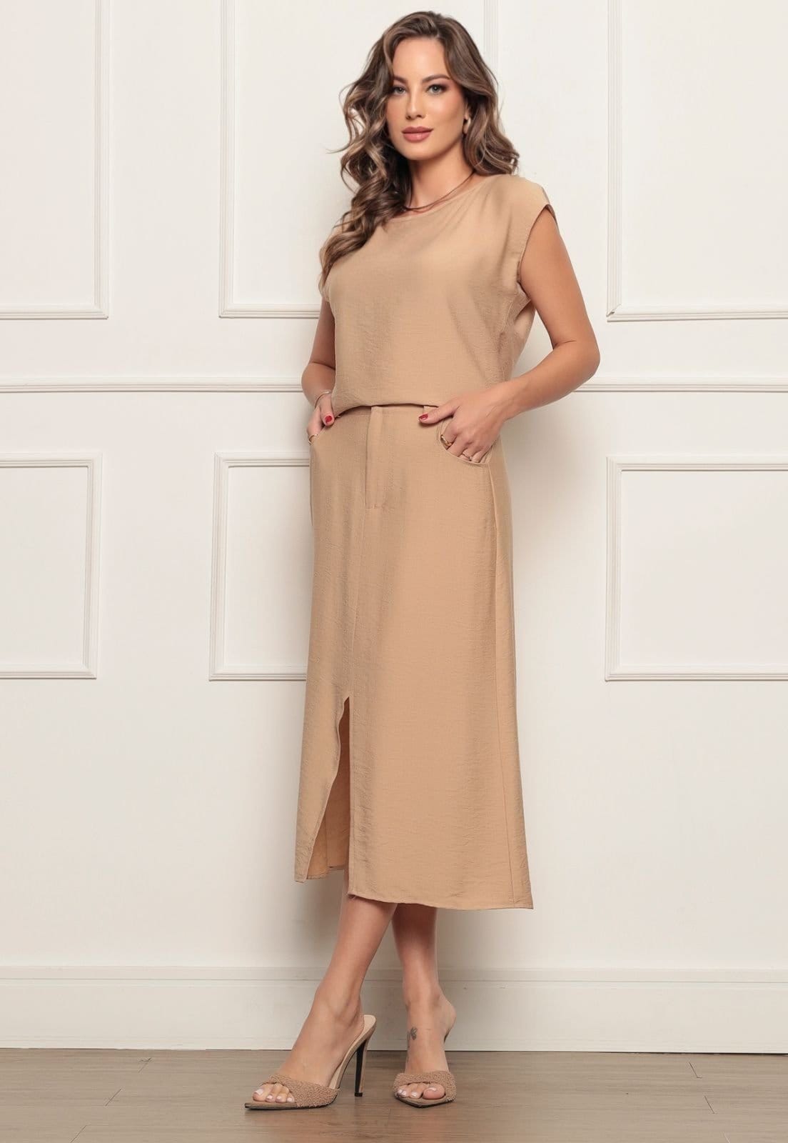 Conjunto Dora Saia Mid com Fenda e Blusa Manga Reta