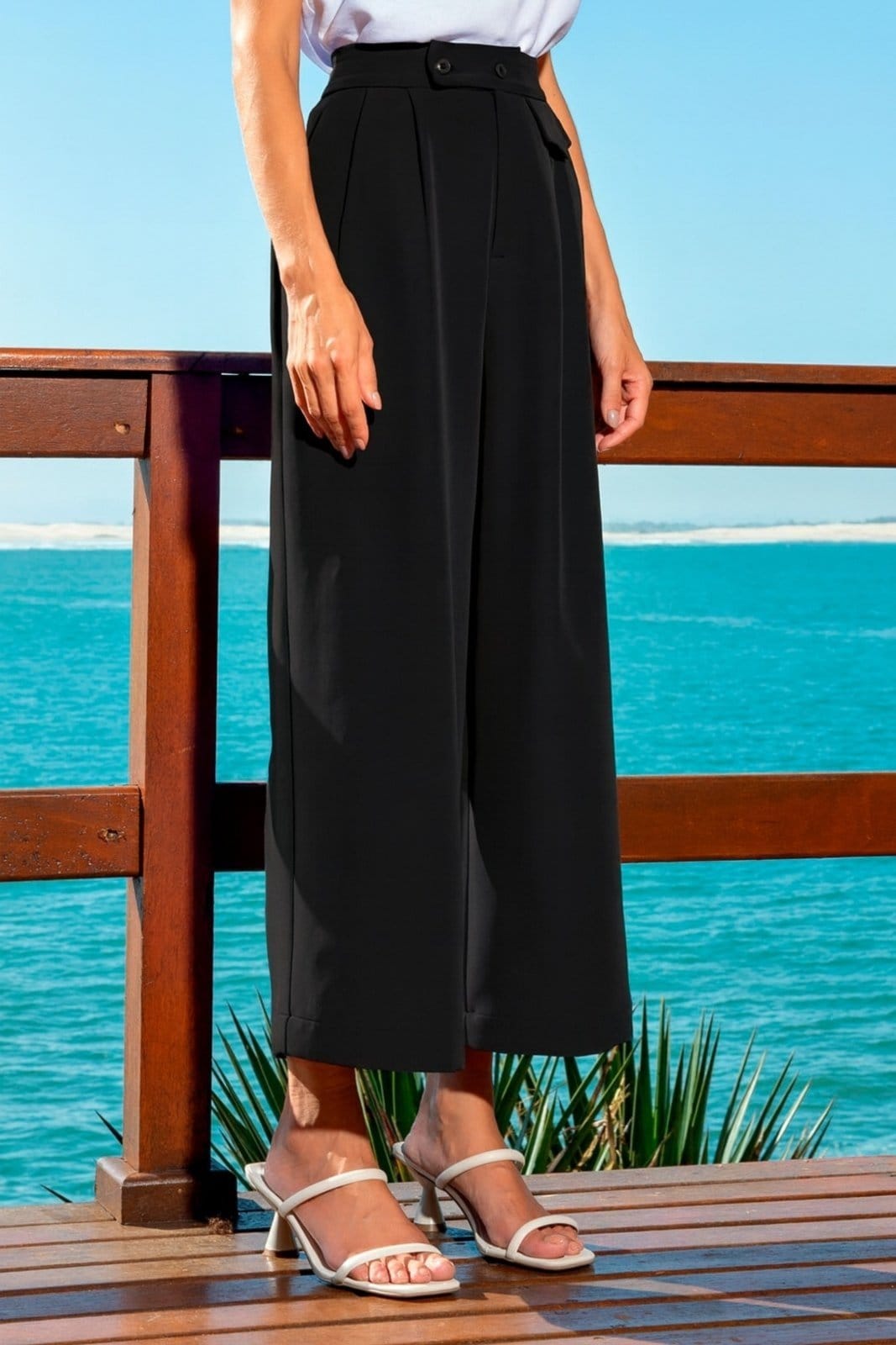 Vista 2 Calça Vanibele Pantacourt Preta Vanibele preto