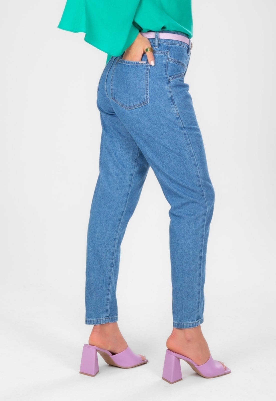 Vista 2 Calça Jeans Traymon Mom Com Recortes Traymon azul