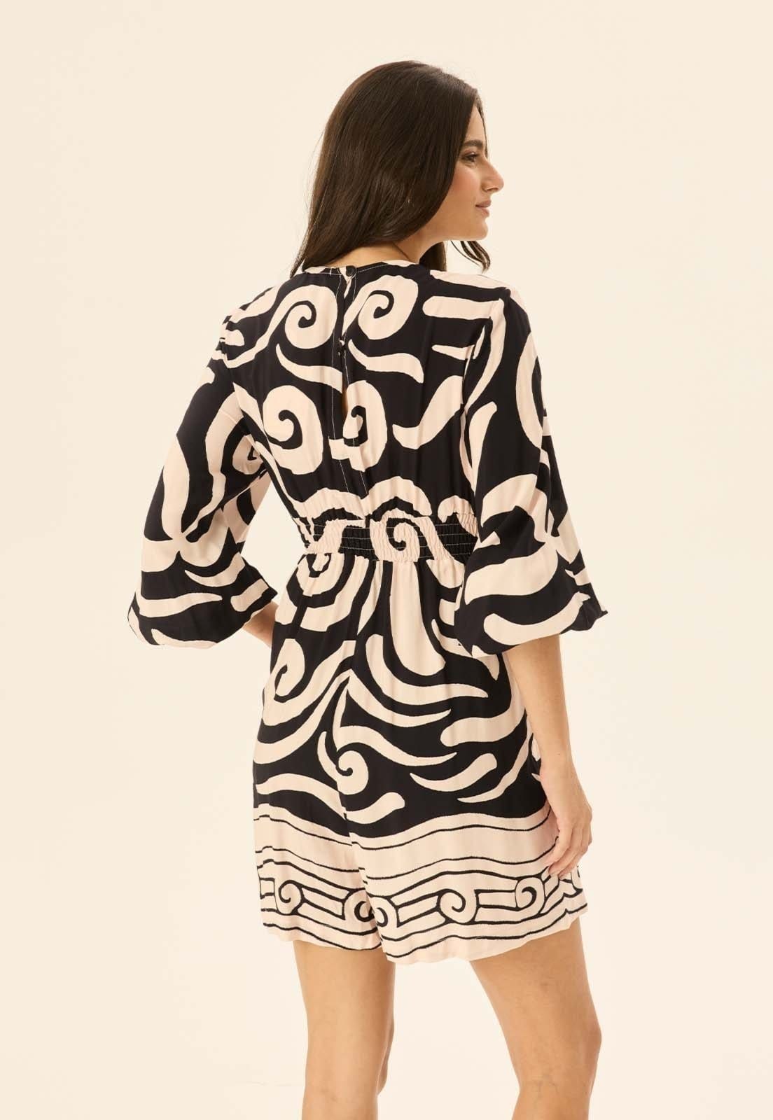 Vista 2 Macaquinho Mangas Bufantes Estampado Pororoca CaCay preto