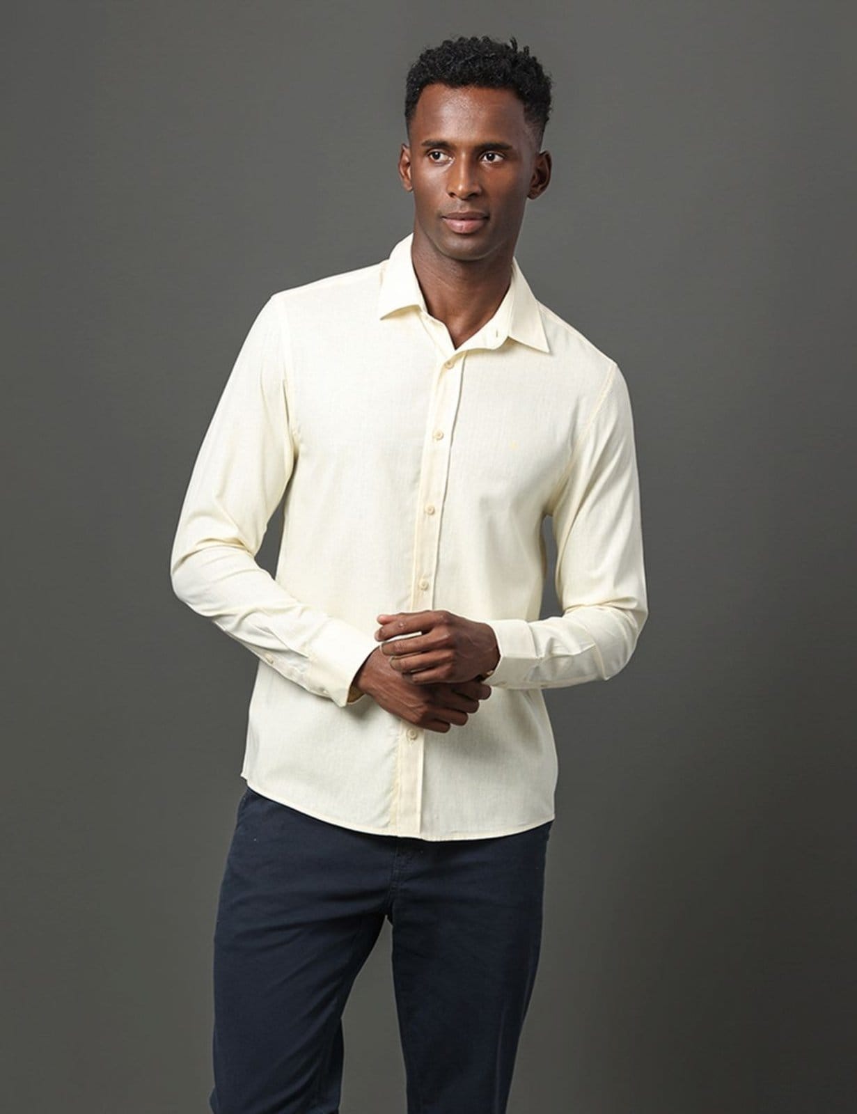 Vista 2 Camisa Masculina Cotton Linen Calvin Klein Jeans Manteiga Calvin Klein Jeans amarelo