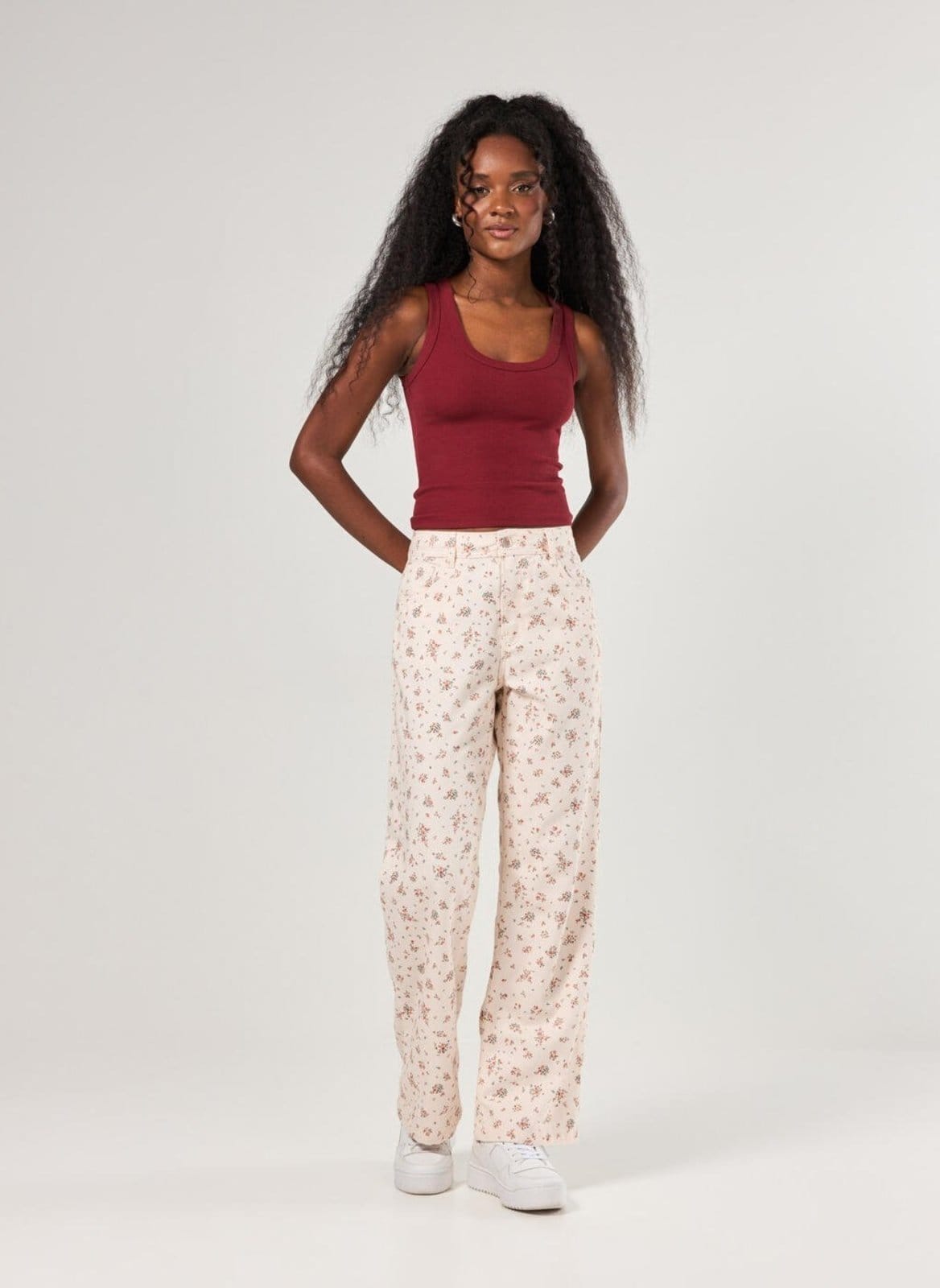 Calça Wide Leg Sarja Off Florzinhas