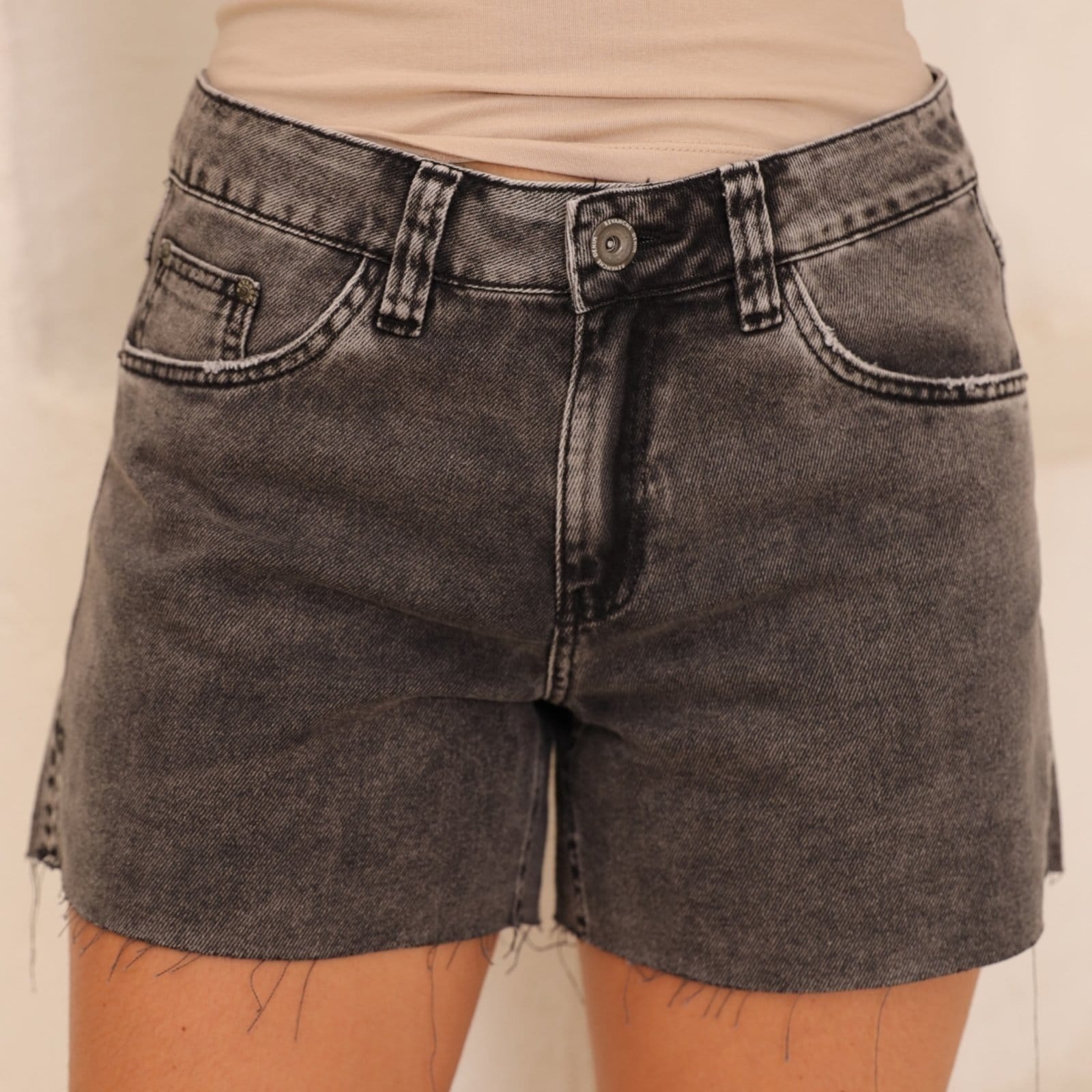 Shorts Jeans Boyfriend Barra Cortada A Fio Feminino Revanche Primavalle