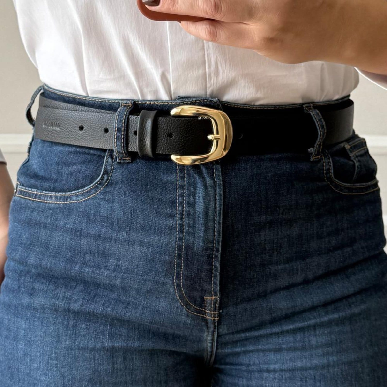 Vista 2 Vicky - Cinto Femino Couro Legítimo Fivela Dourada Damannu Shoes preto