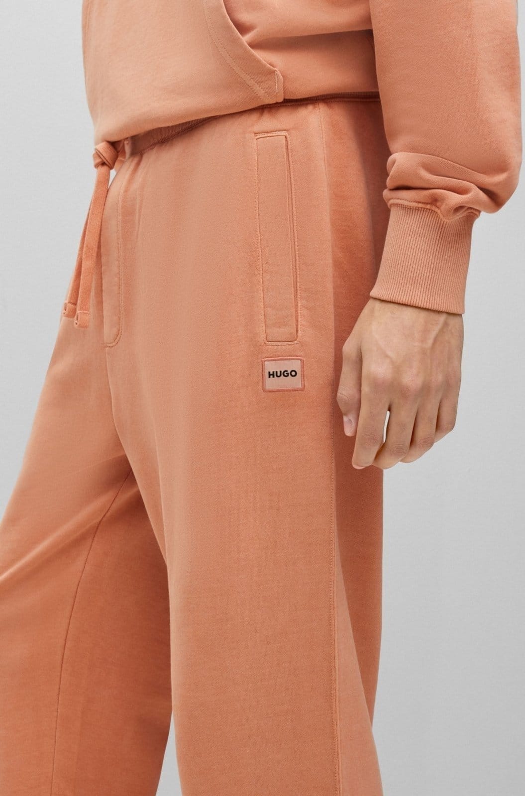 Vista 2 Calças De Treino De Algodão Felpudo Com Selo Do Logotipo HUGO marrom