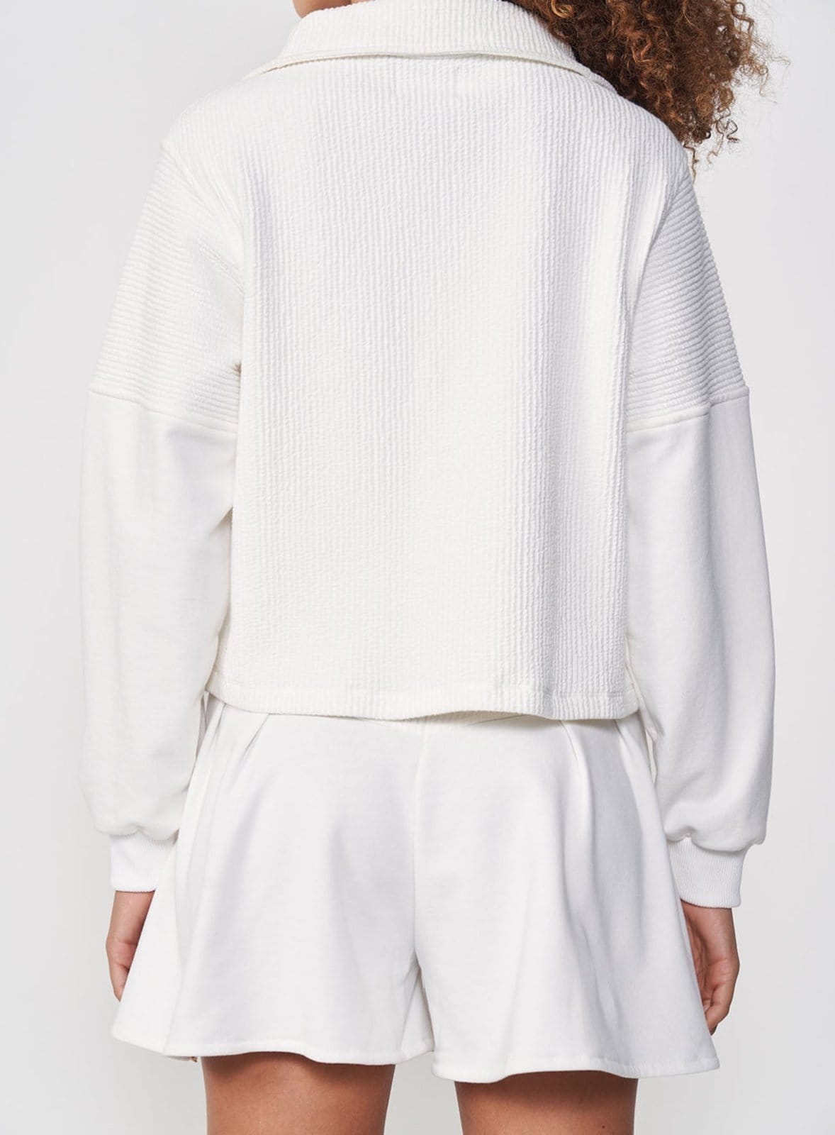 Vista 2 Blusão Canelado Detalhe Moletom Colcci CLC Off Shell Colcci CLC branco