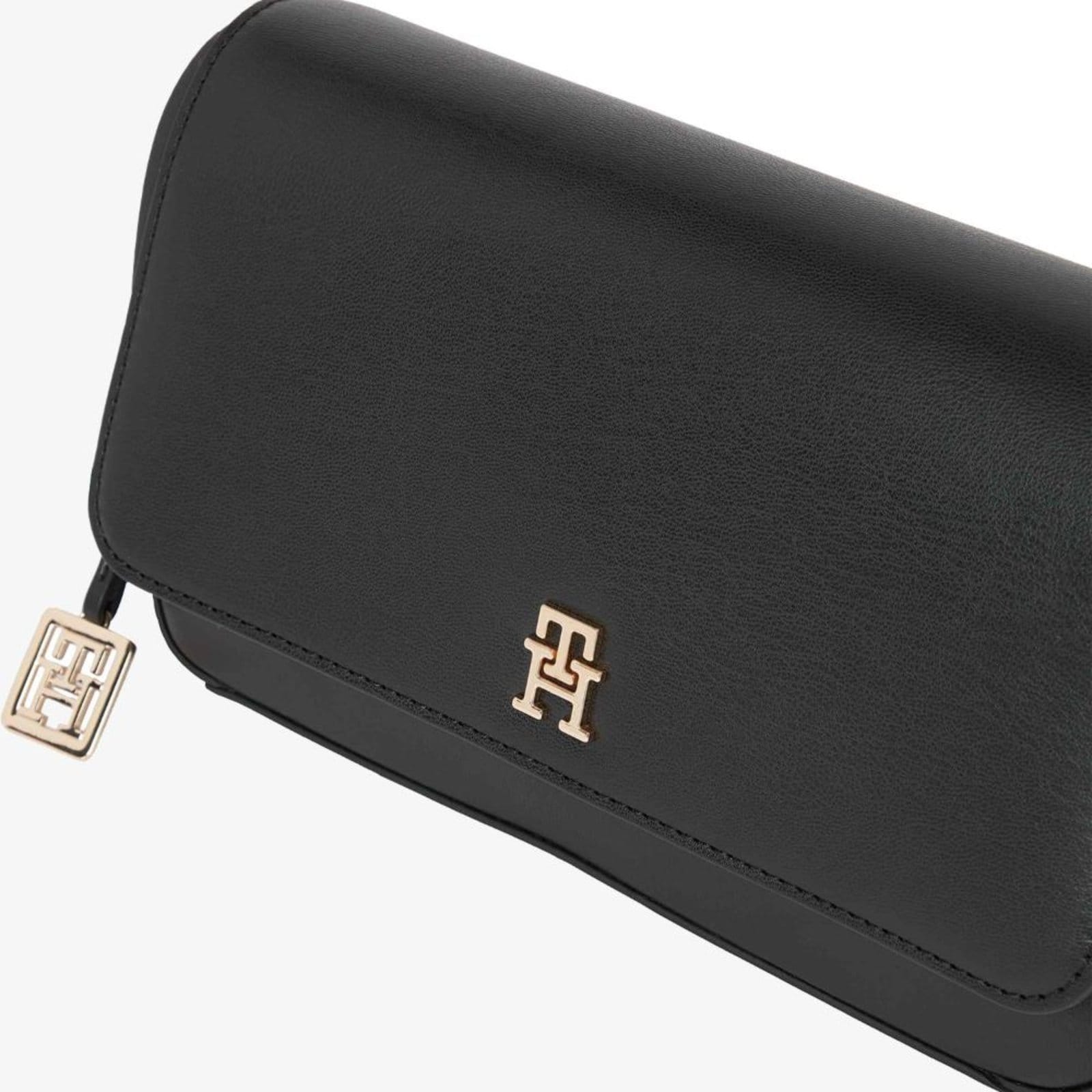 Vista 2 Bolsa Transversal Pingente Monograma - U Tommy Hilfiger preto