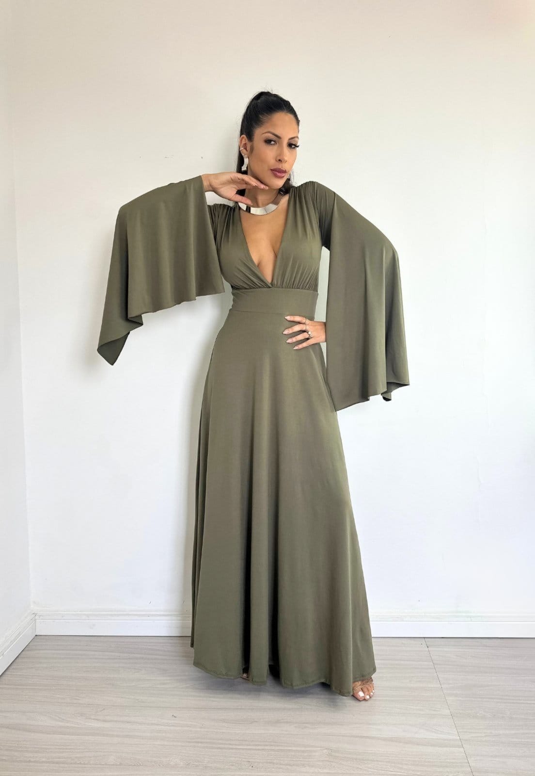 Vestido Longo de Festa Elegante Decote em V Fluity Manga Longa com Abertura Rebecca