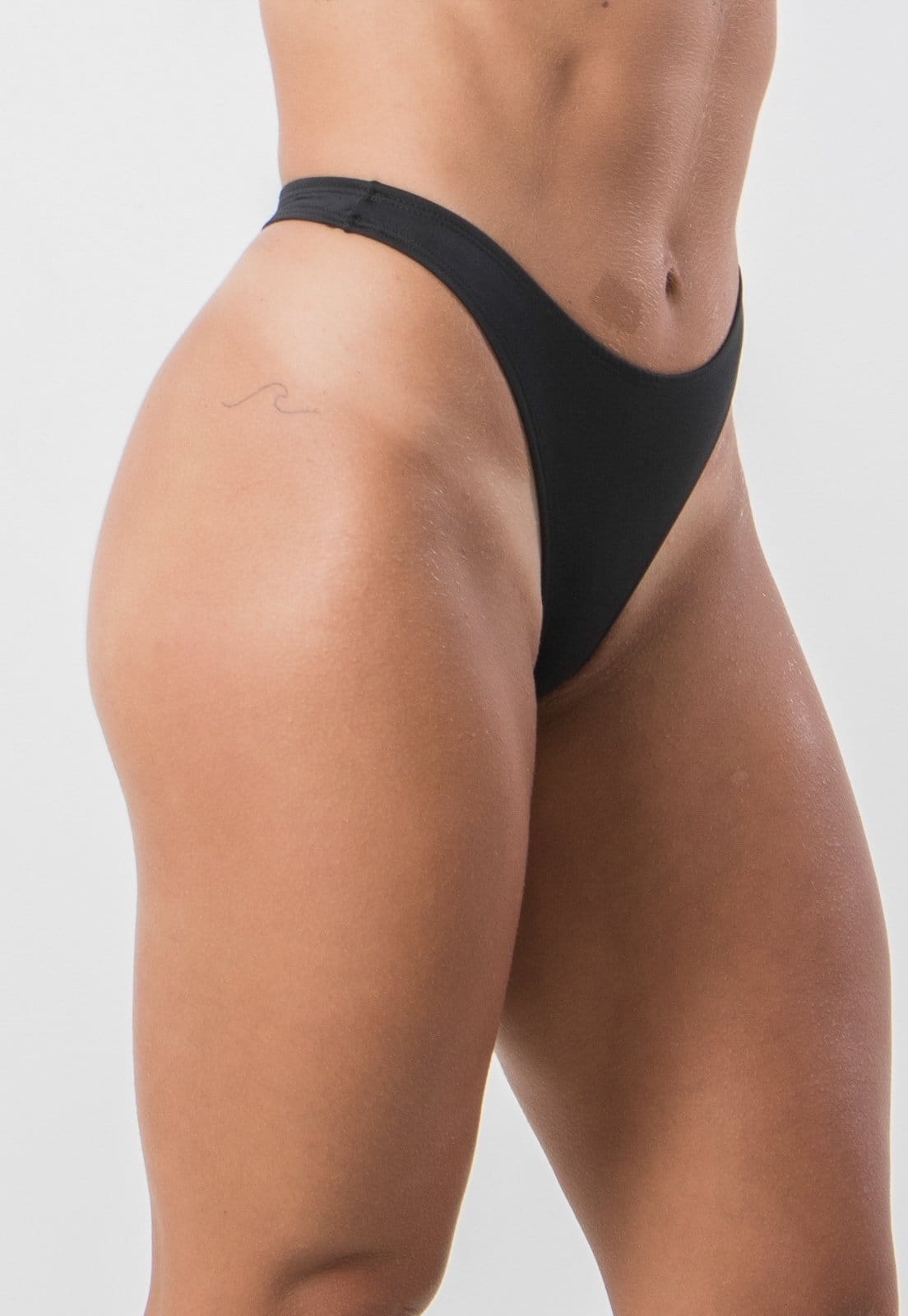 Vista 2 Calcinha Biquini Fio Dental Rioutlet Preta Rioutlet preto