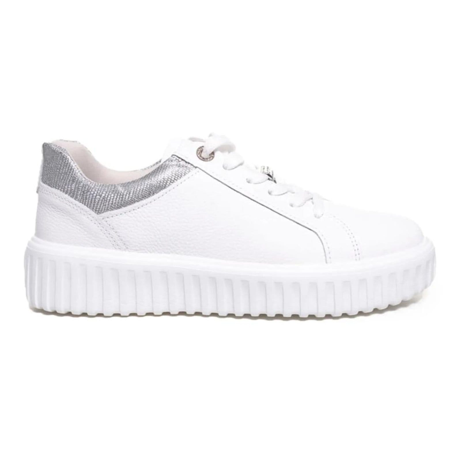 Tênis Pegada Casual Detalhe Metal Feminino