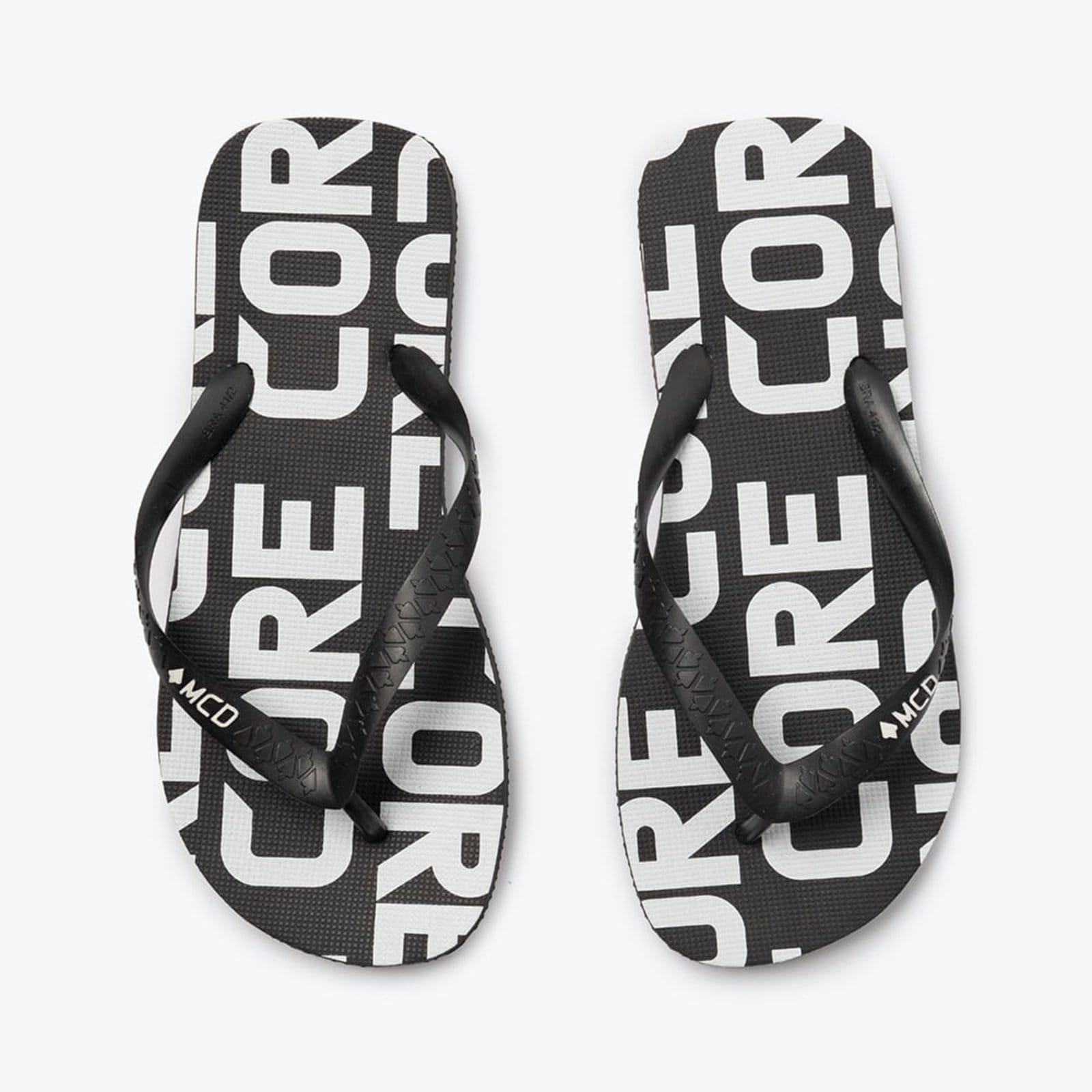 Vista 2 Chinelo De Dedo MCD Logomania MCD preto