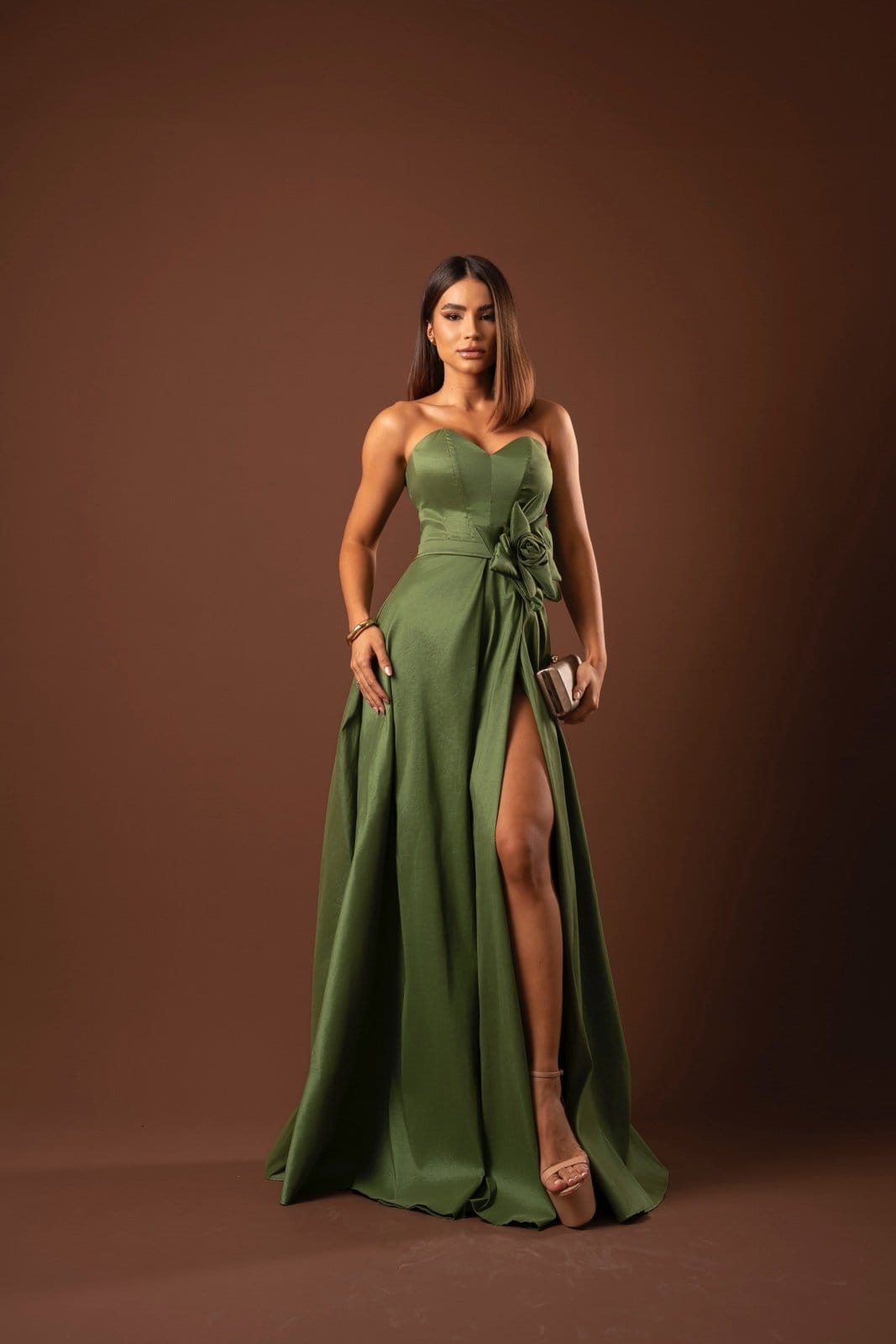 Vestido Longo de Festa Madrinhas Tomara que Caia com Flor Lateral Saia em A Marlenne
