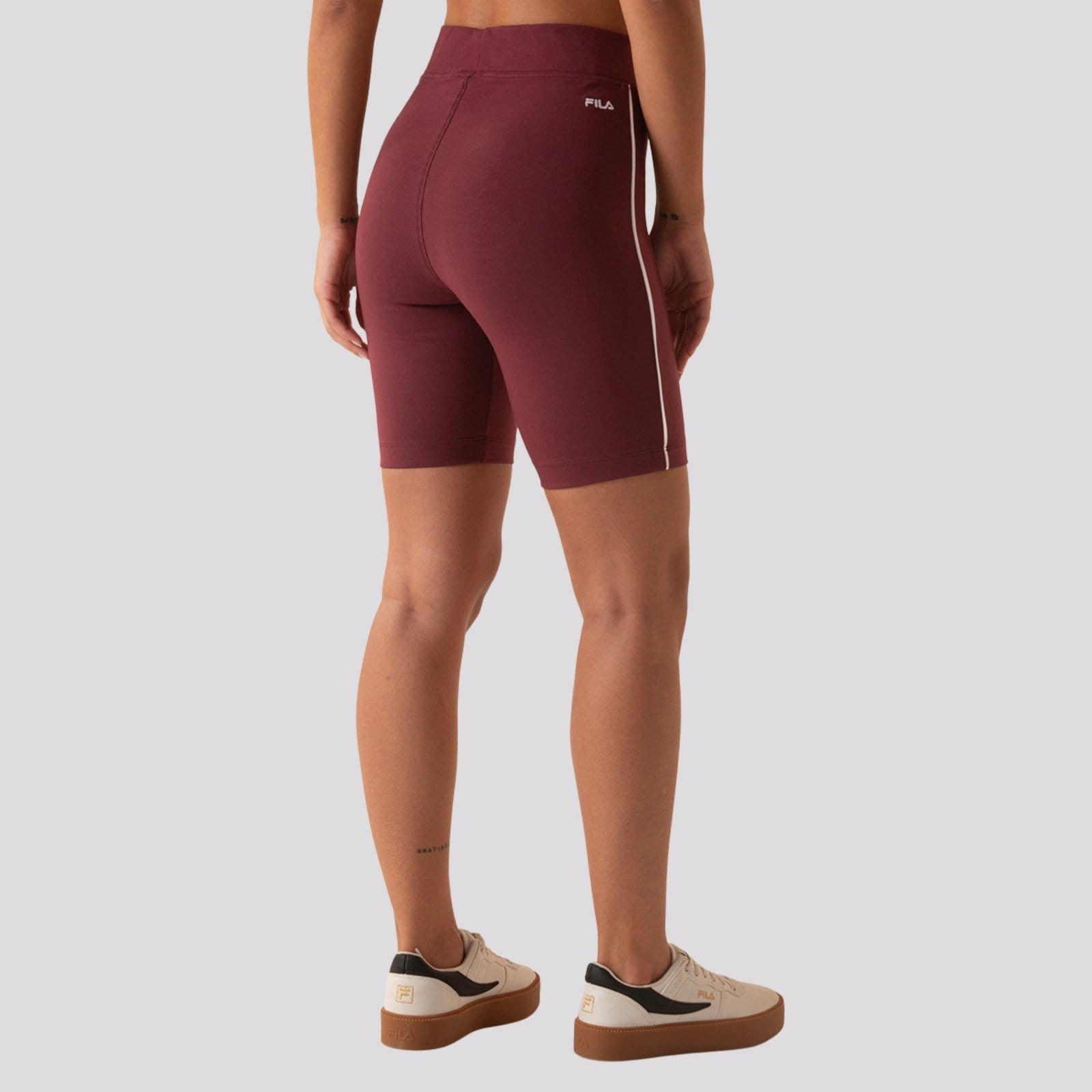 Vista 2 Shorts Fila Mid Life Core Feminino Vinho Fila vermelho