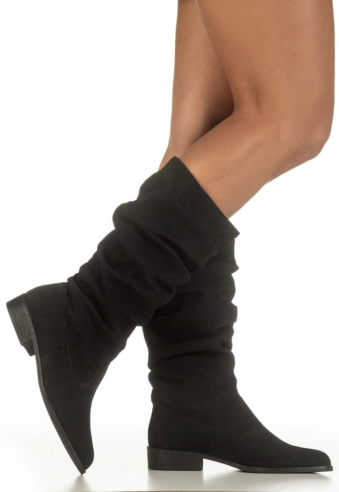 Vista 2 Bota Feminina GiGiL Bico Arredondado Cano Médio Franzido Plissado Camurça Salto Baixo Gigil preto