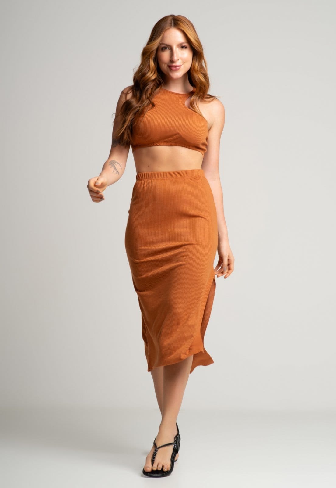 Conjunto Vekyo Cropped e Saia Midi Com Fenda Top Canelado Casual Terracota