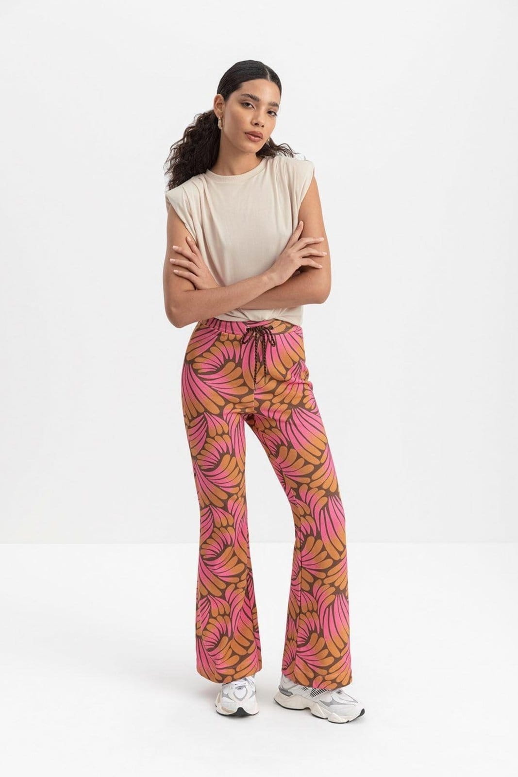 Vista 2 Calça Feminina Flare Em Moletom Estampada Essendi Essendi marrom