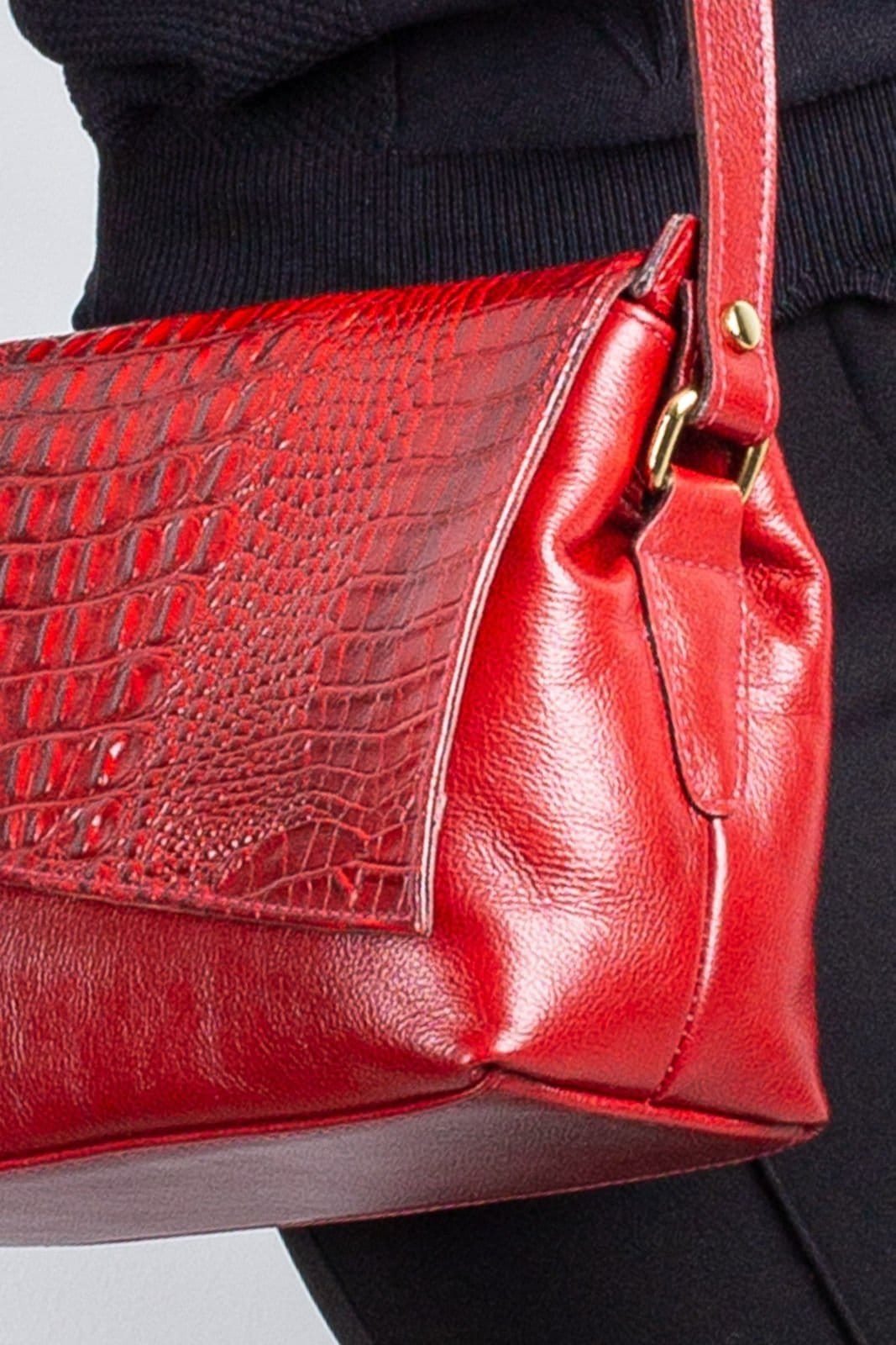 Vista 2 Bolsa tiracolo de couro croco com tampa Rose - Vermelho Andrea Vinci vermelho rose