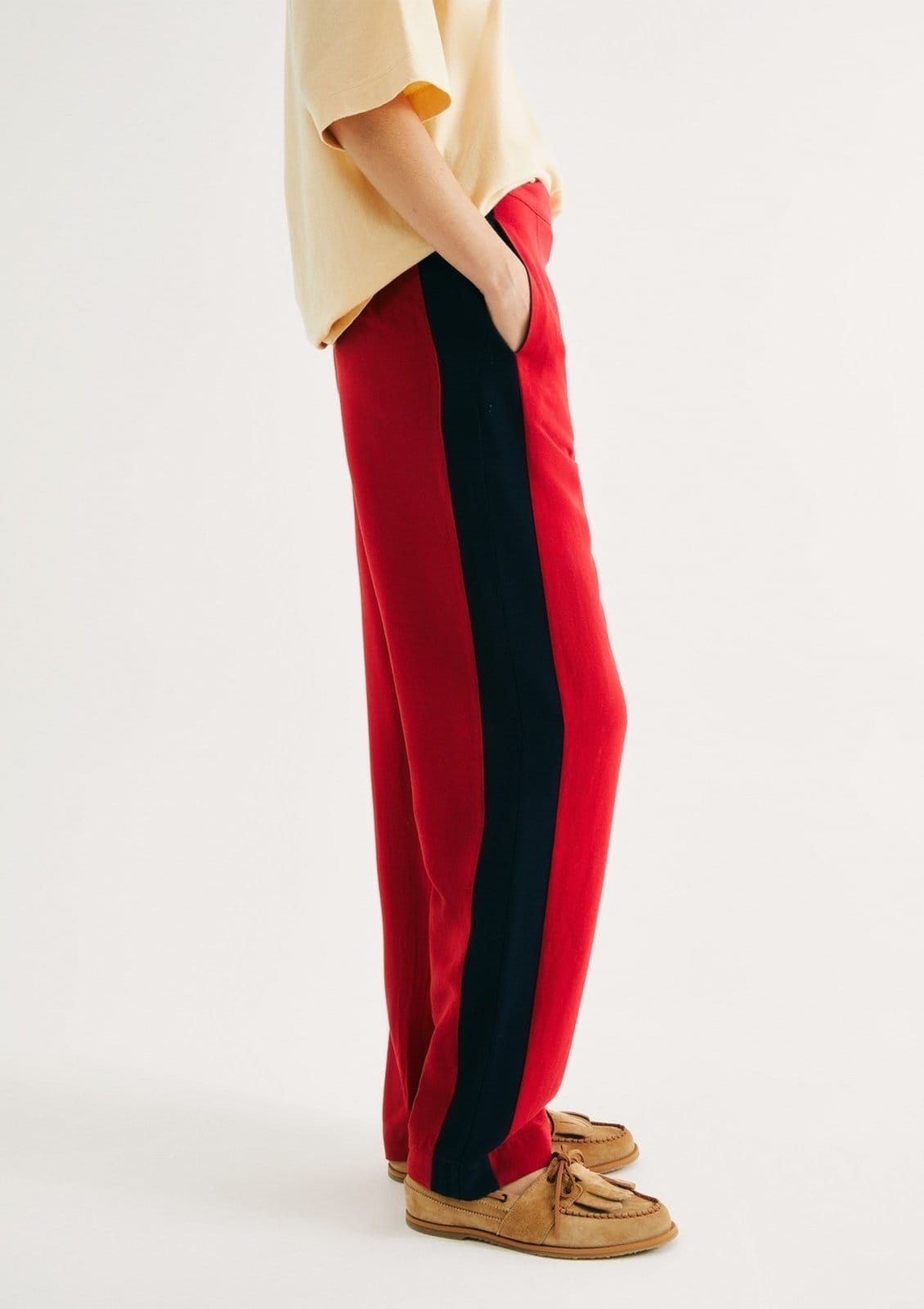 Vista 2 Calça Reta Feminina Em Viscolinho Hering vermelho