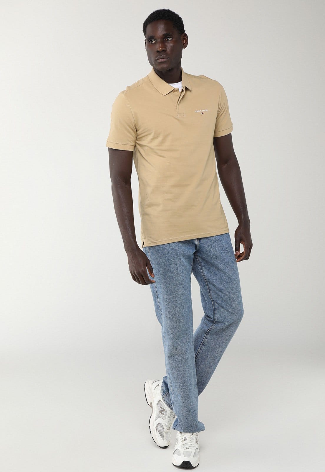 Vista 2 Camisa Polo Masculina Tommy Jeans TJM Entry Graphic Tee EXT Tommy Jeans bege
