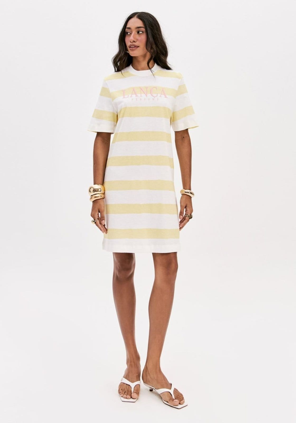 Vestido T-dress Manga Curta Bordado