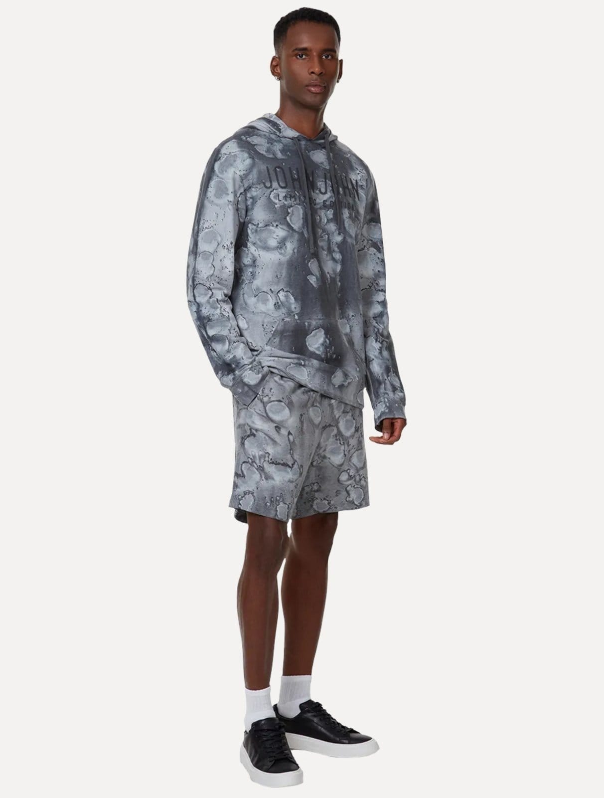 Vista 2 Bermuda John John Moletom Masculina Regular Splash édio John John cinza