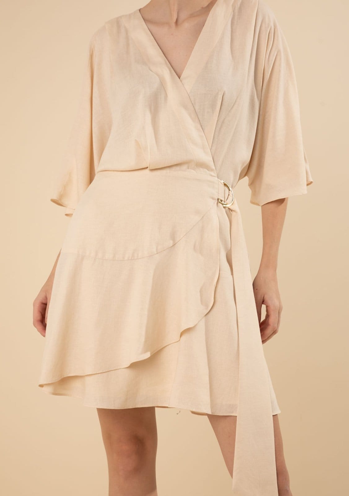 Vista 2 Vestido Morena Rosa Ajustado Decote V Manga Curta Curto Bege Morena Rosa bege rosa