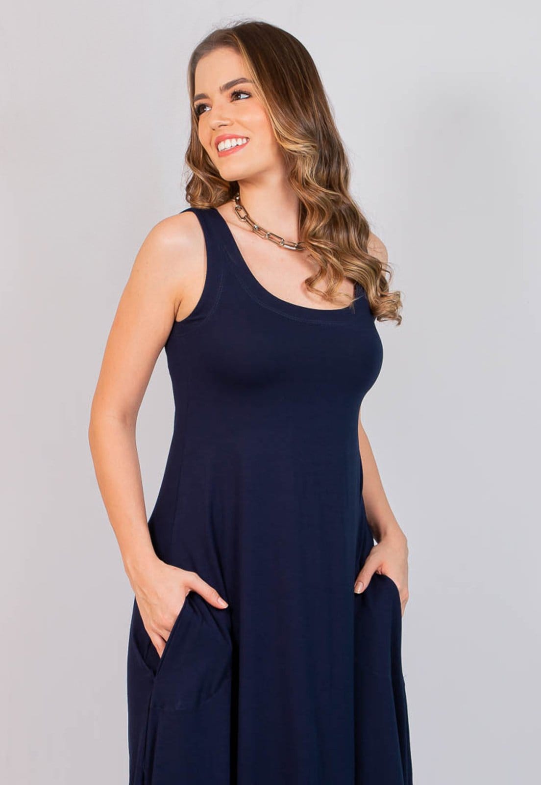 Vista 2 Vestido Viscolycra Maria Paes Midi Marinho Maria Paes azul marinho