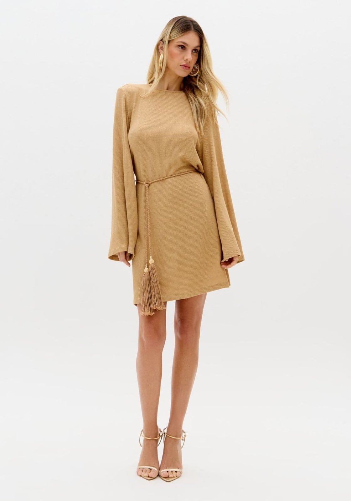 Vestido Curto Com Manga Flare