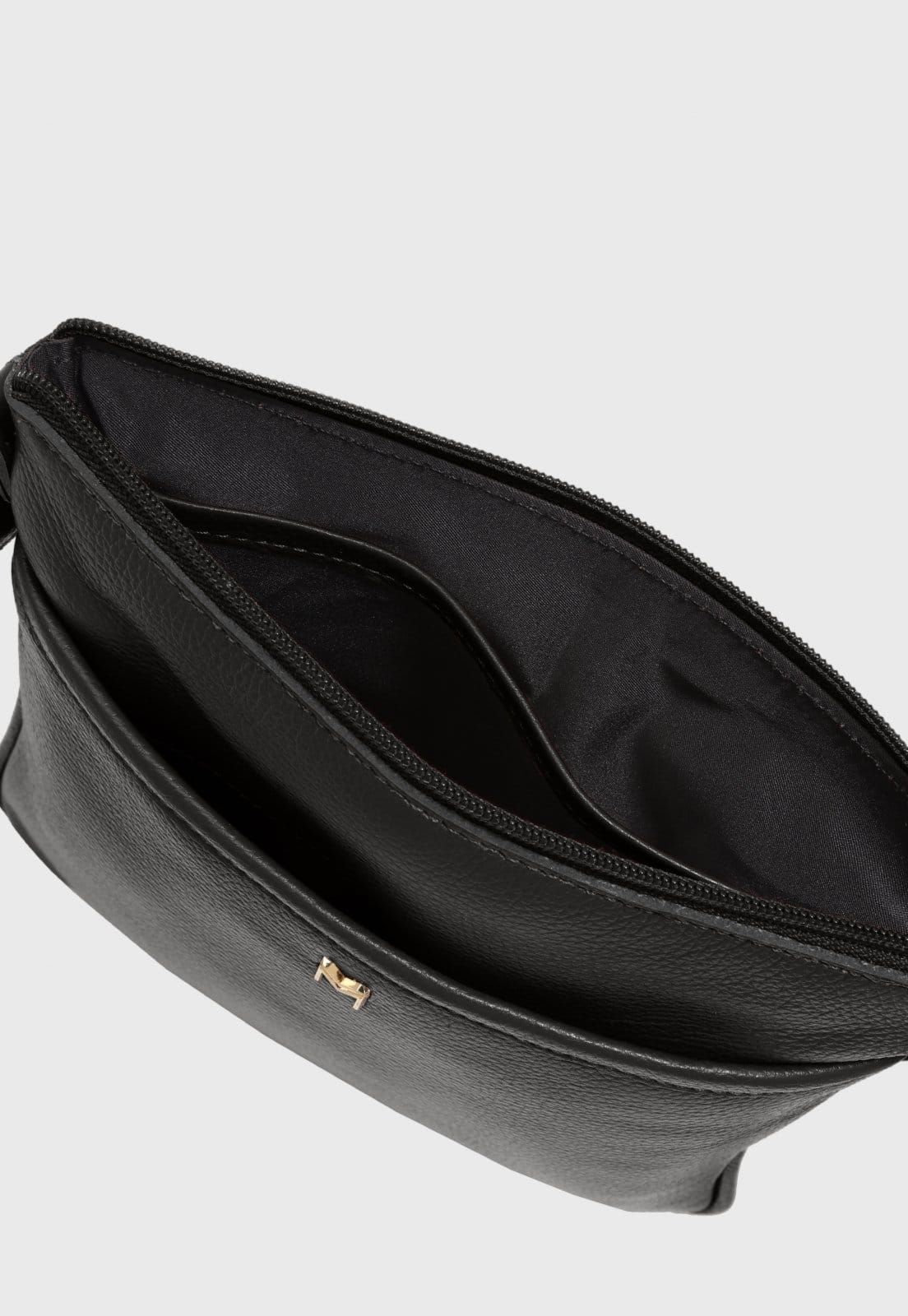 Vista 2 Bolsa Transversal Couro Mariart Cupuaçu Preta Mariart preto