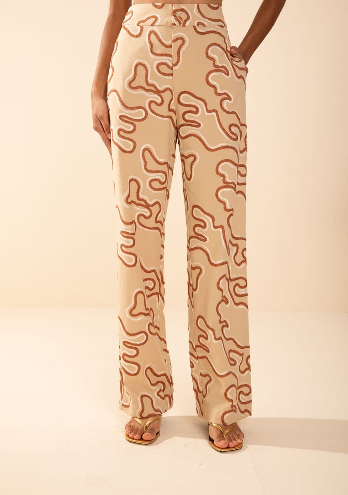 Vista 2 Calça Morena Rosa Reta Alta Bege Morena Rosa bege rosa