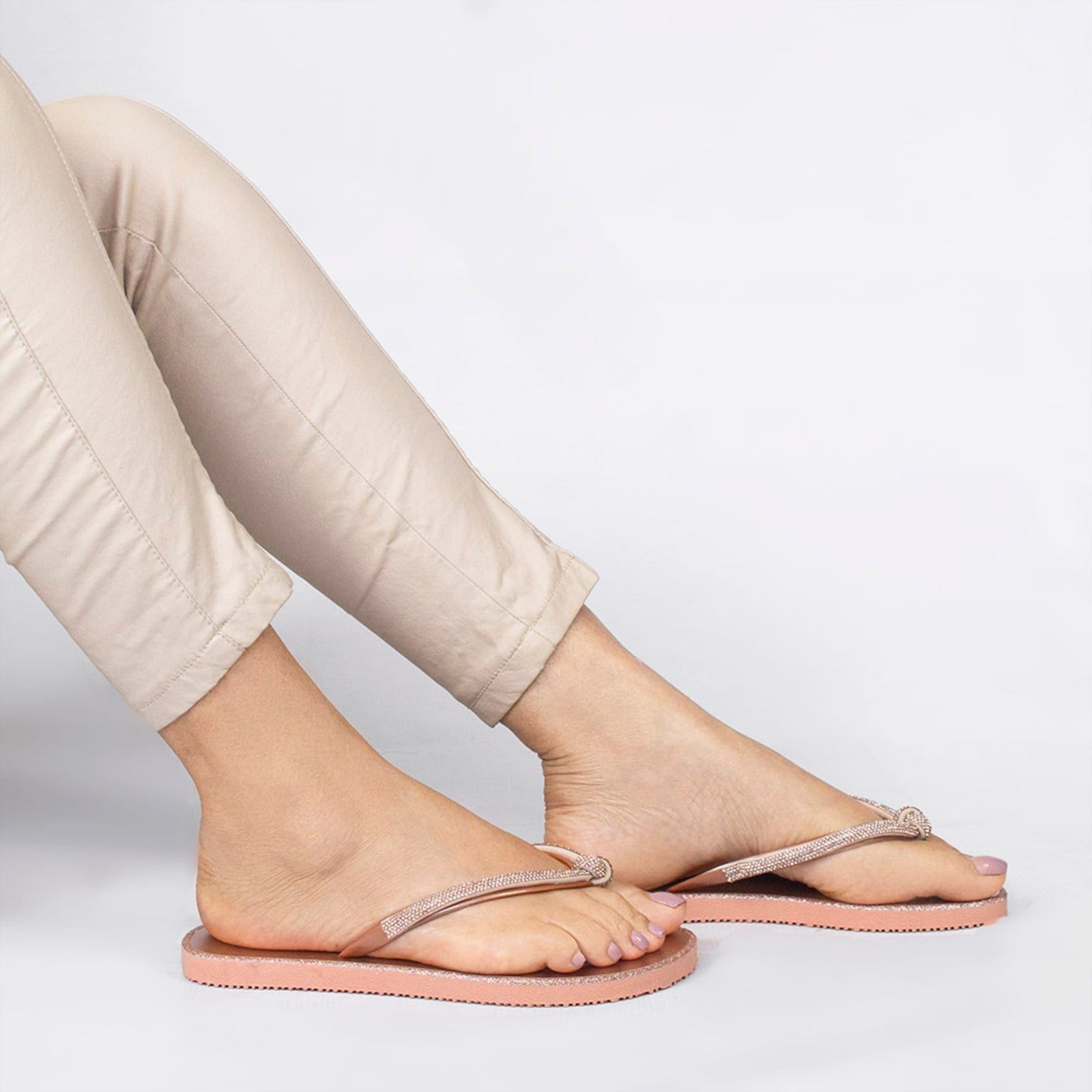 Vista 2 Chinelo Zatta Strass Dedo Micaela Bronze ZATTA dourado bronze