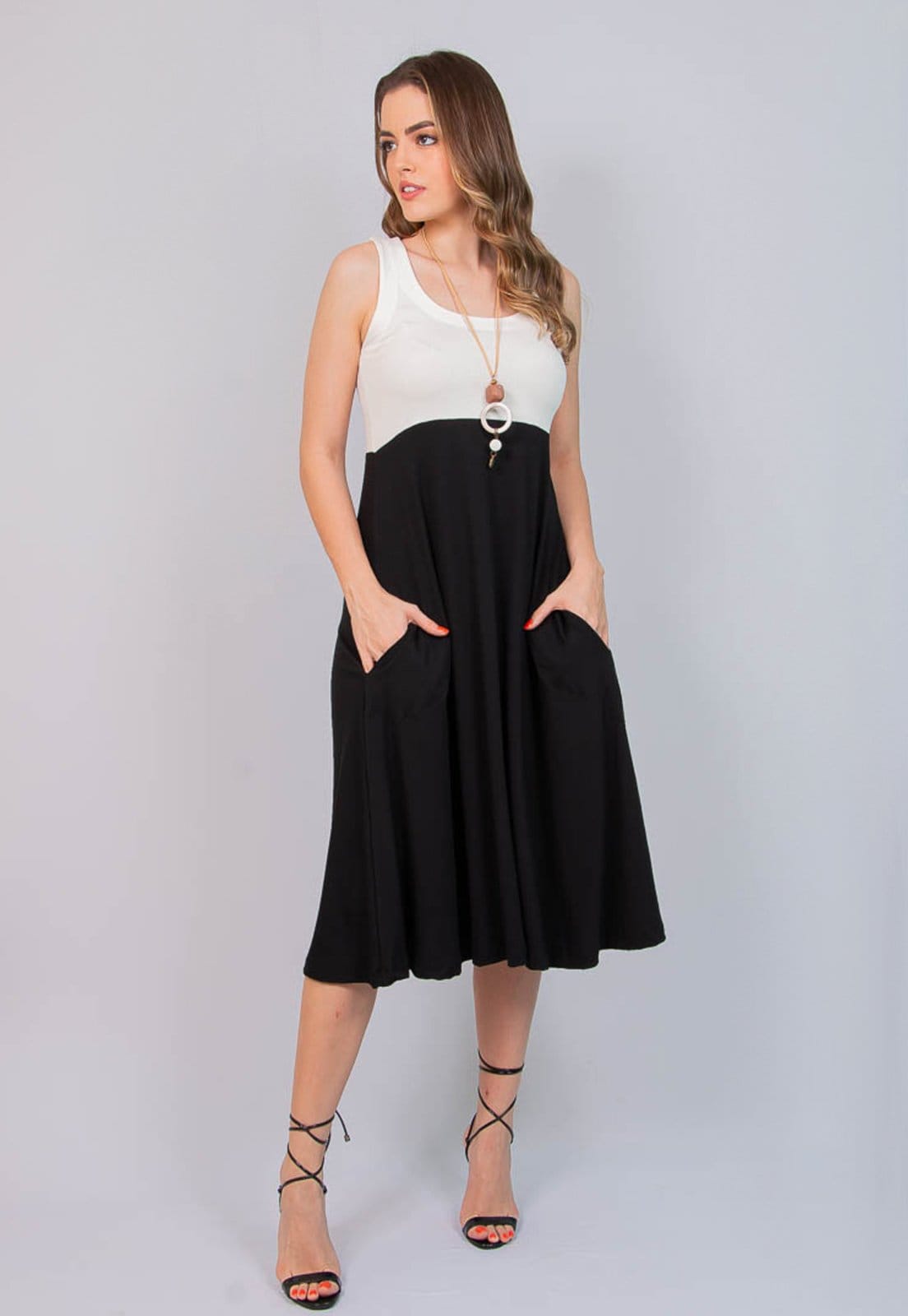 Vestido Viscolycra Midi Maria Paes Preto e Off White