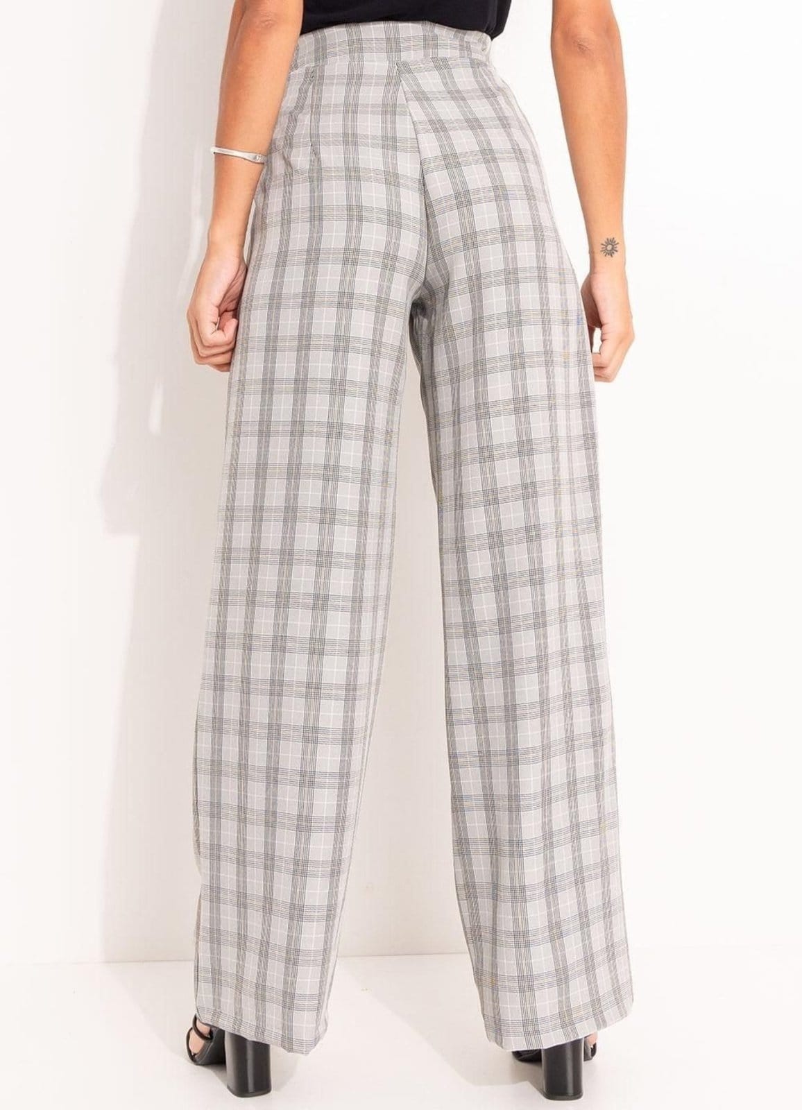 Vista 2 Calça Alfaiataria Xadrez Quintess cinza