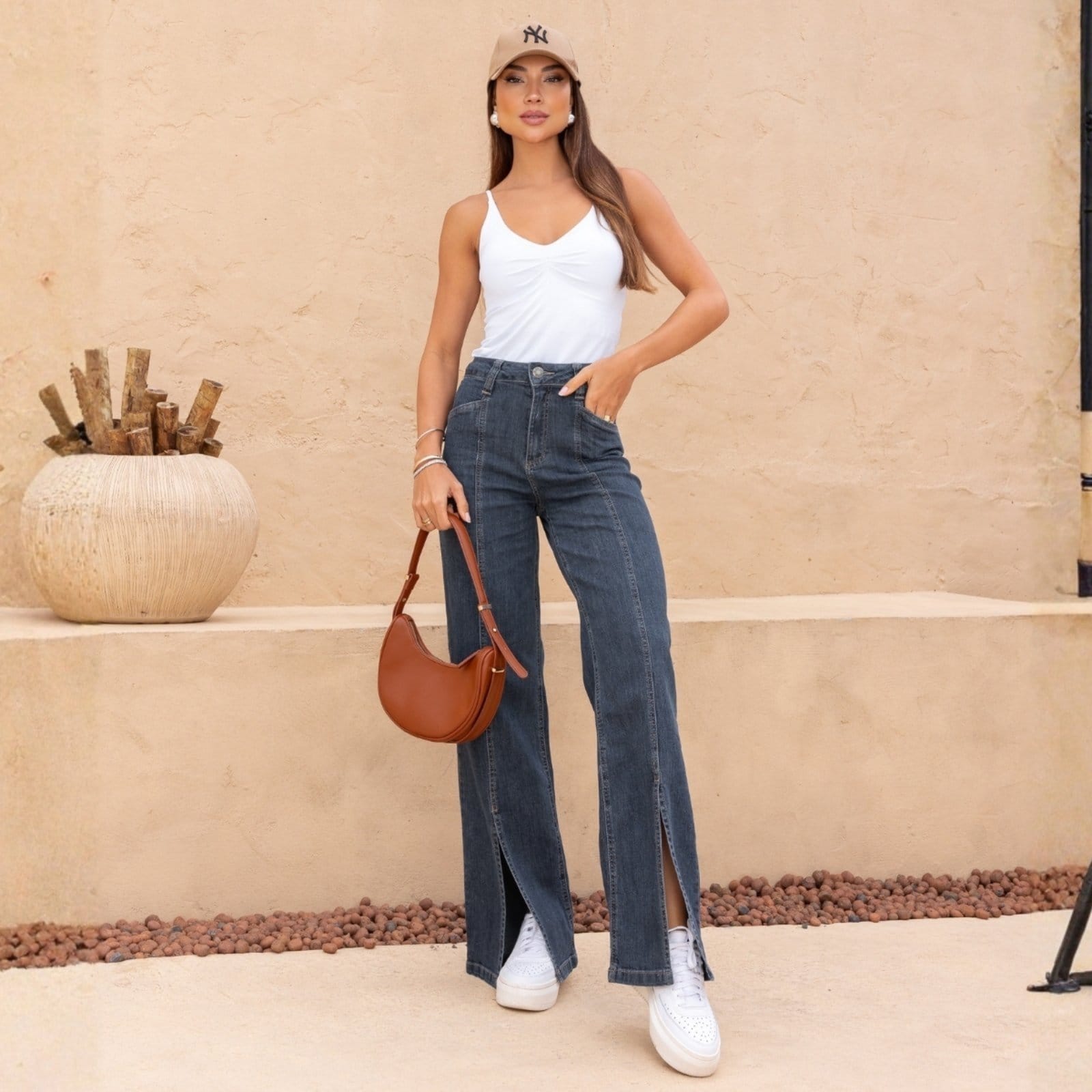 Vista 2 Calça Jeans Wide Leg Recorte e Abertura Frente Feminino Revanche Ovilava Revanche unico