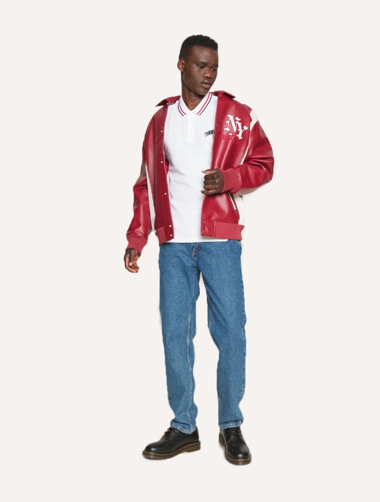 Vista 2 Polo Tommy Jeans Masculina Piquet Regular Graphic Tipped Branca Tommy Jeans branco