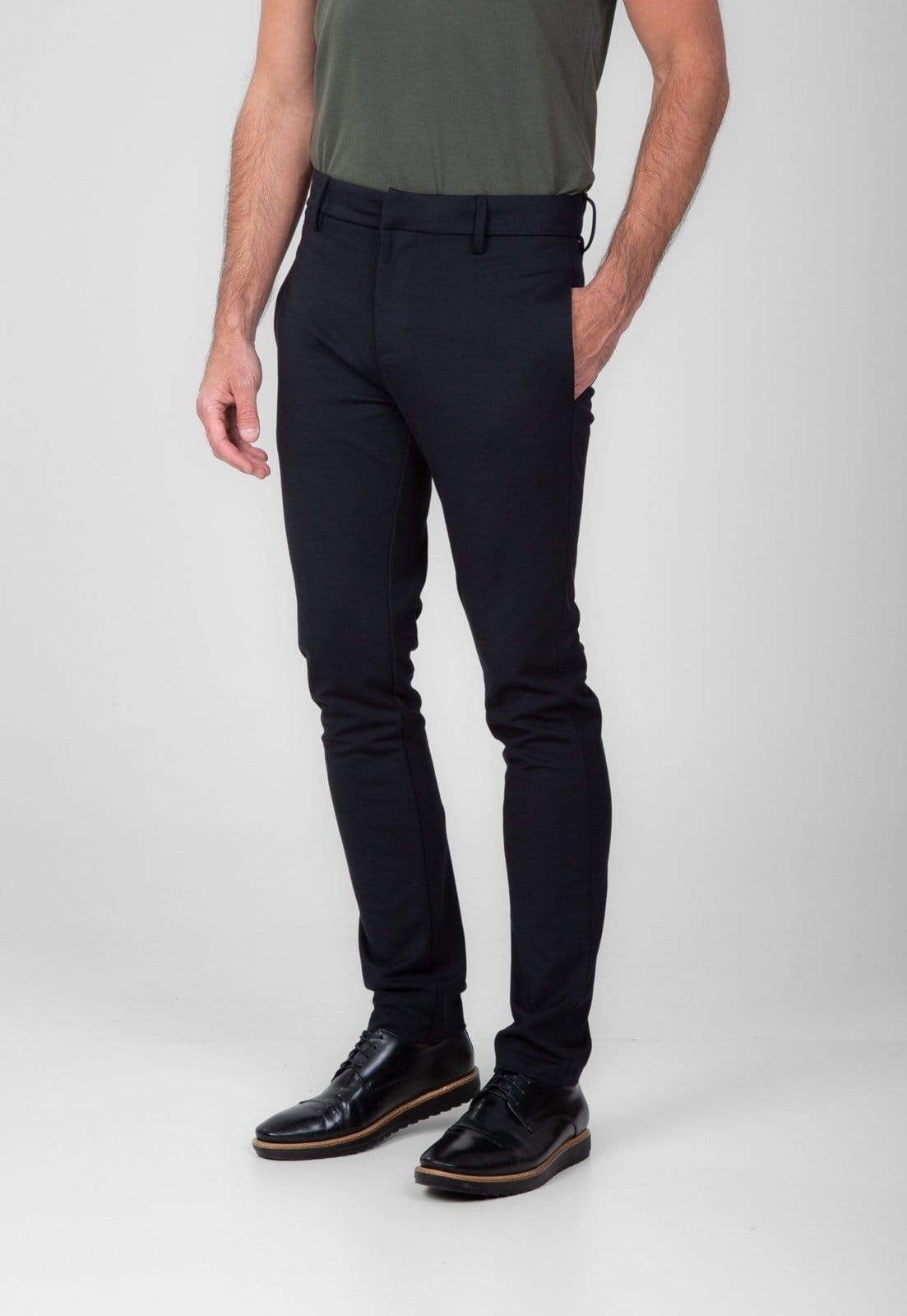 Vista 2 Calça Moletom Traymon Slim Alfaiataria Traymon preto