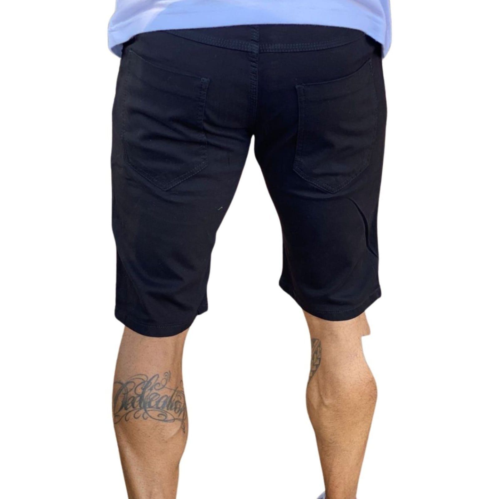 Vista 2 Bermuda Masculina Preta Lisa Sarja Alleppo Jeans preto