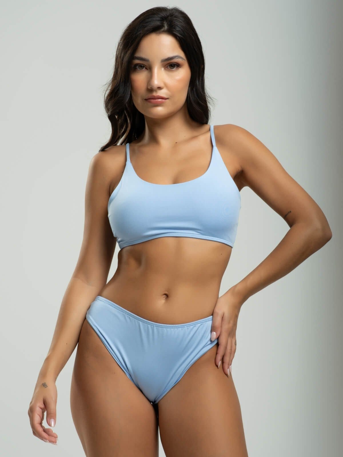 Vista 2 Biquini Faixa Calcinha Comum Bojo Removivel Proteção Uv 50+ Vicbela Serenity Vicbela azul