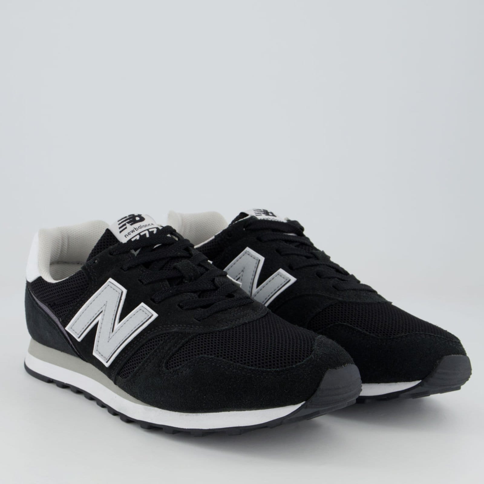 Vista 2 Tênis New Balance 373v2 e Prata New Balance preto