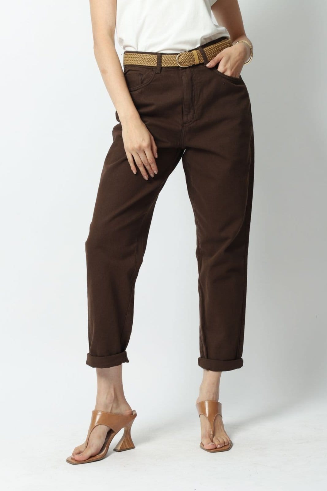 Vista 2 Calça Sarja Mom 40 Gazzy marrom