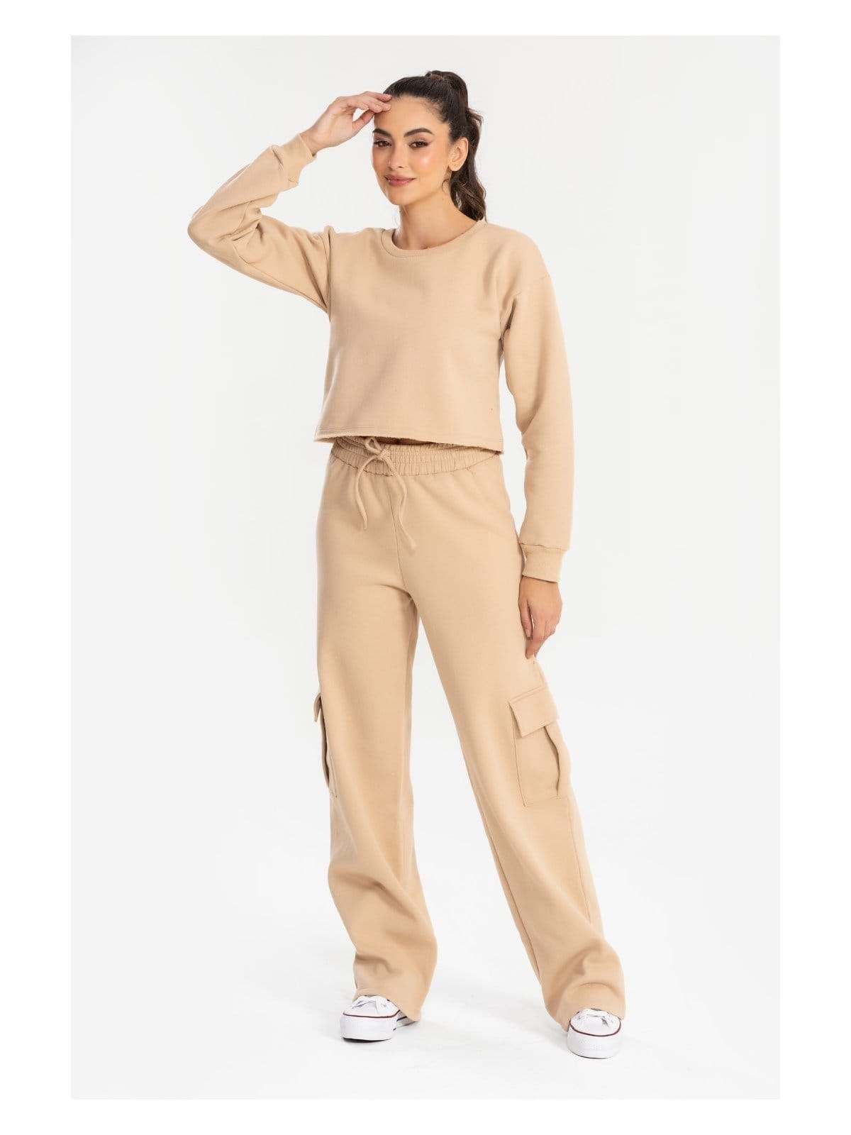 Vista 2 Calça Moletom Reta Cargo Feminina com Avesso Peluciado Cappuccino Meu Jeans bege