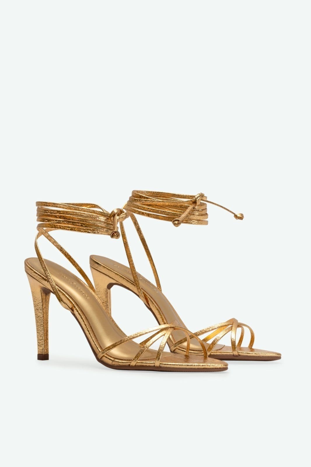 Vista 2 Sandália Sharon Suzana Santos dourado