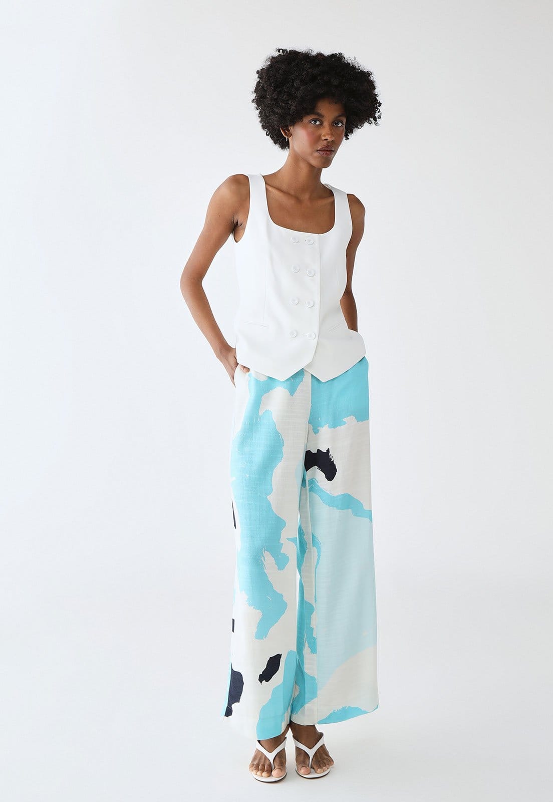 Vista 2 Calça Lança Perfume Wide Leg Estampada Branca Lança Perfume branco