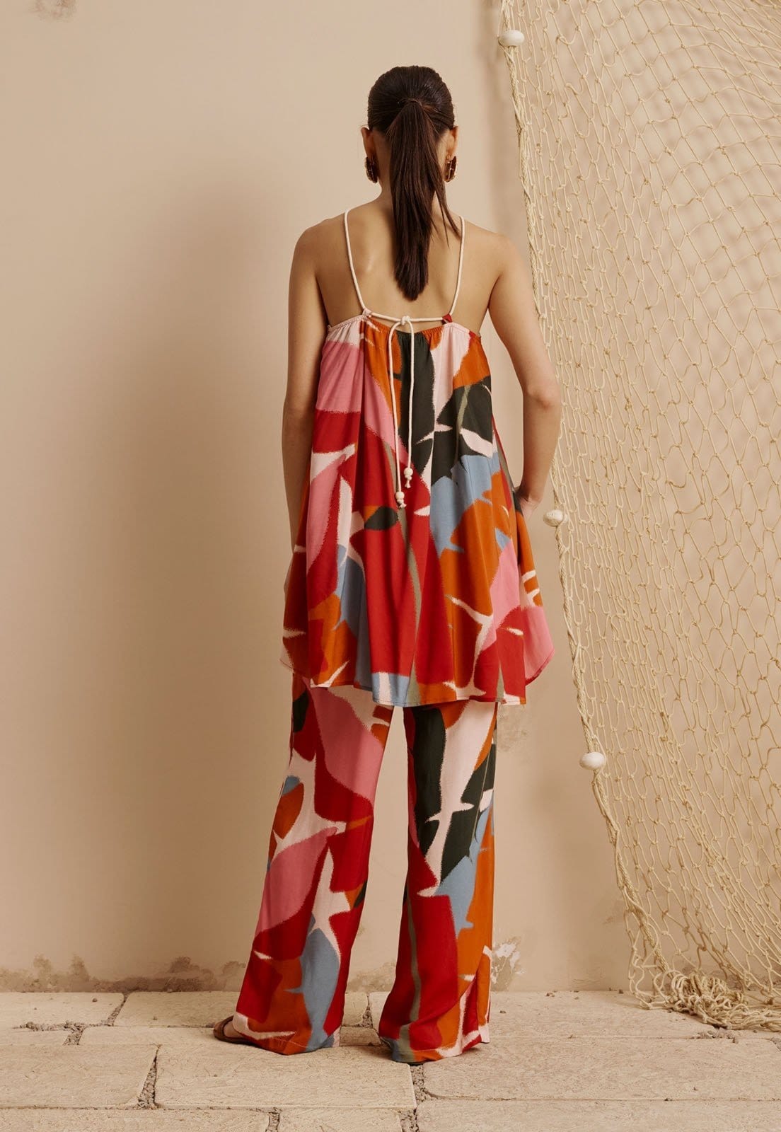 Vista 2 Calça Pantalona Regular Estampada Igapo CaCay rosa