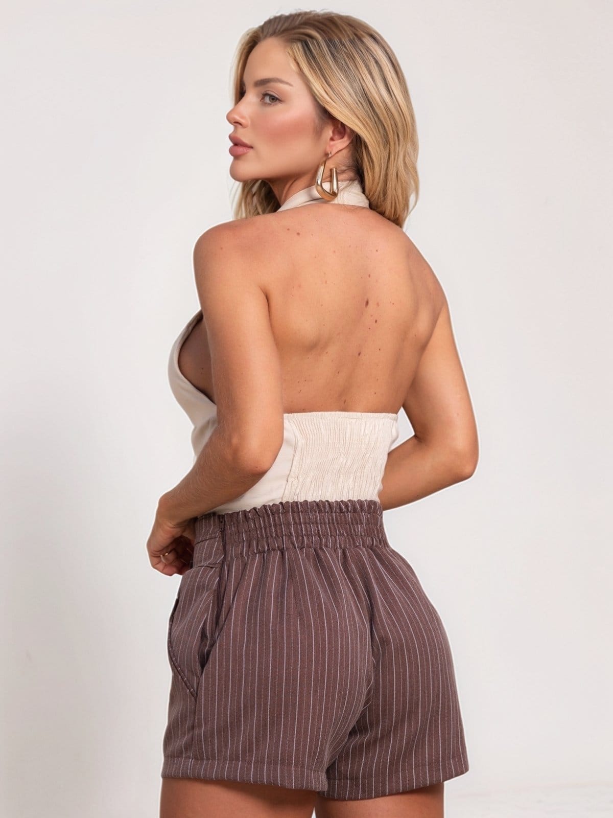 Vista 2 Conjunto Feminino Tropical Fashion Cropped Frente Única e Shorts Listrado Fio Tinto TROPICAL FASHION preto