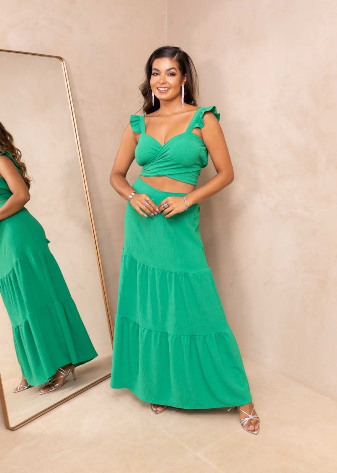 Vista 2 Conjunto Cropped e Saia Longa Viscose Babados Tyllándre Cia do Vestido verde
